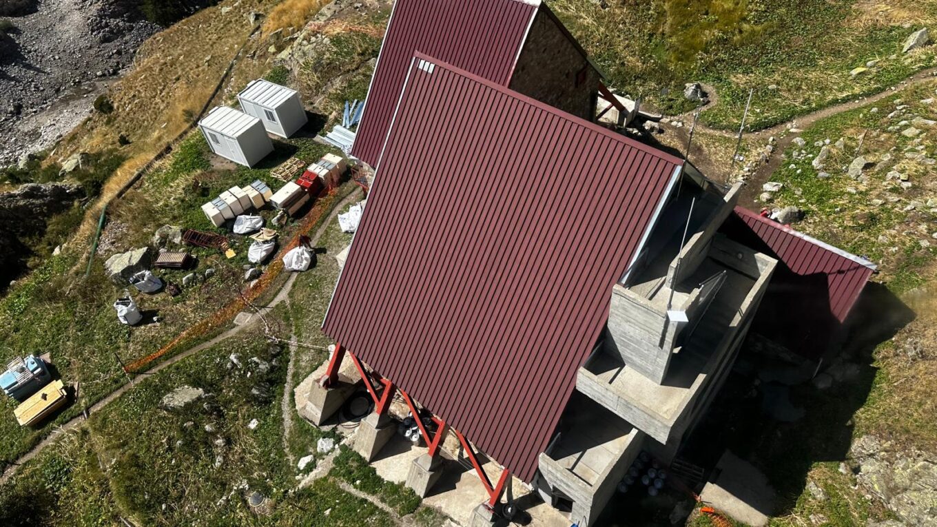 Foto del refugio de respomuso en obras.